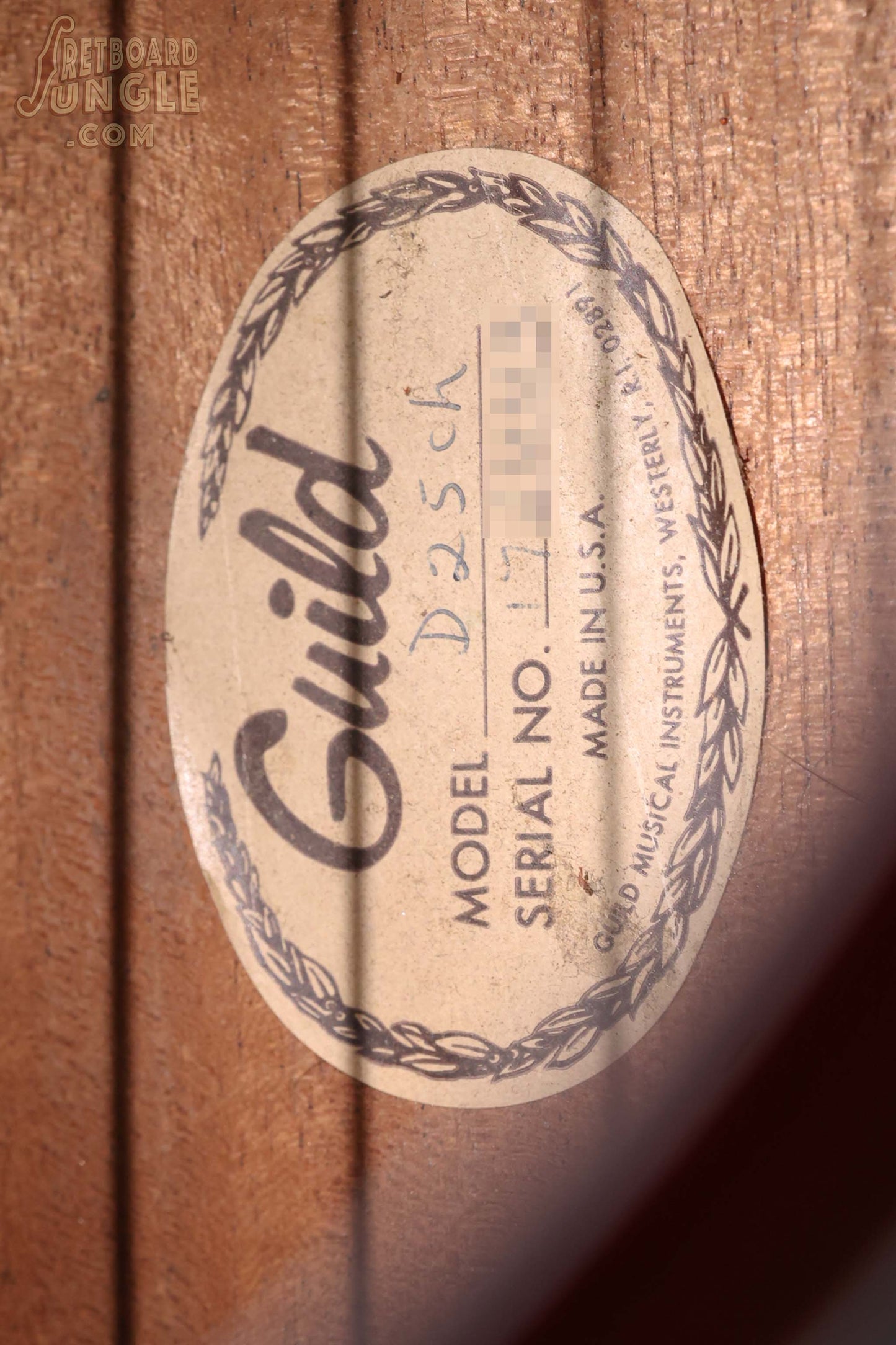 Guild D-25 - Cherry Red - 1978