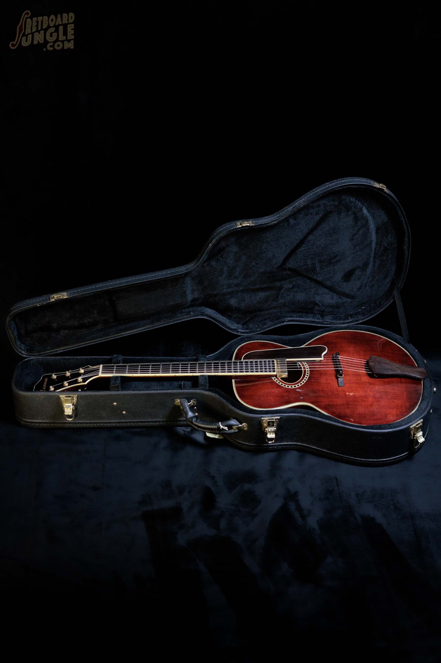Eastman AR804E | Red | China | 2006