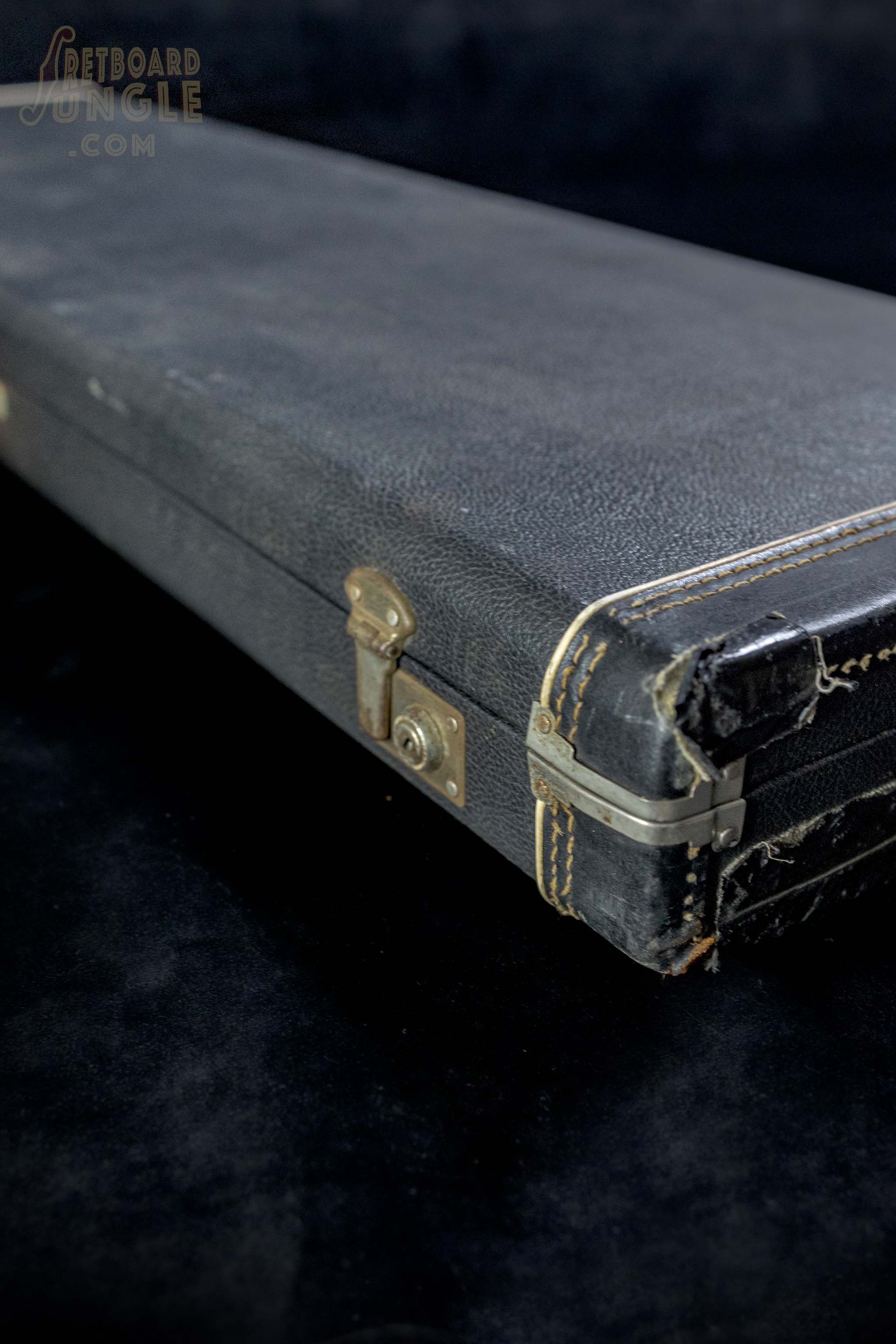 1964年製 FENDER JAZZBASS BLACK TOLEX CASE 1964 Fender Jazz Bass black w/matching headstock and orig.black