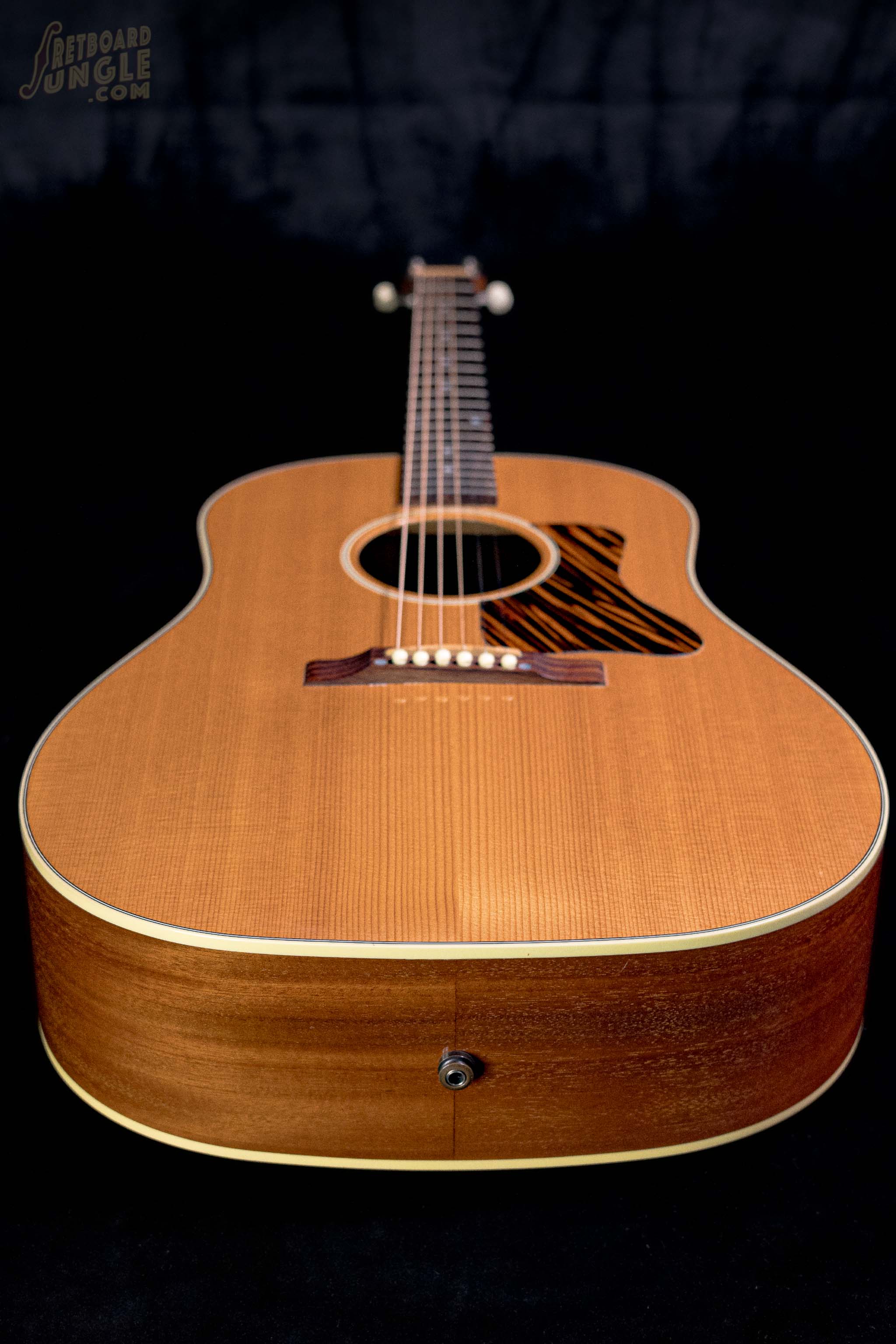 Gibson J-35 | Natural | USA | 2013 – Fretboard Jungle