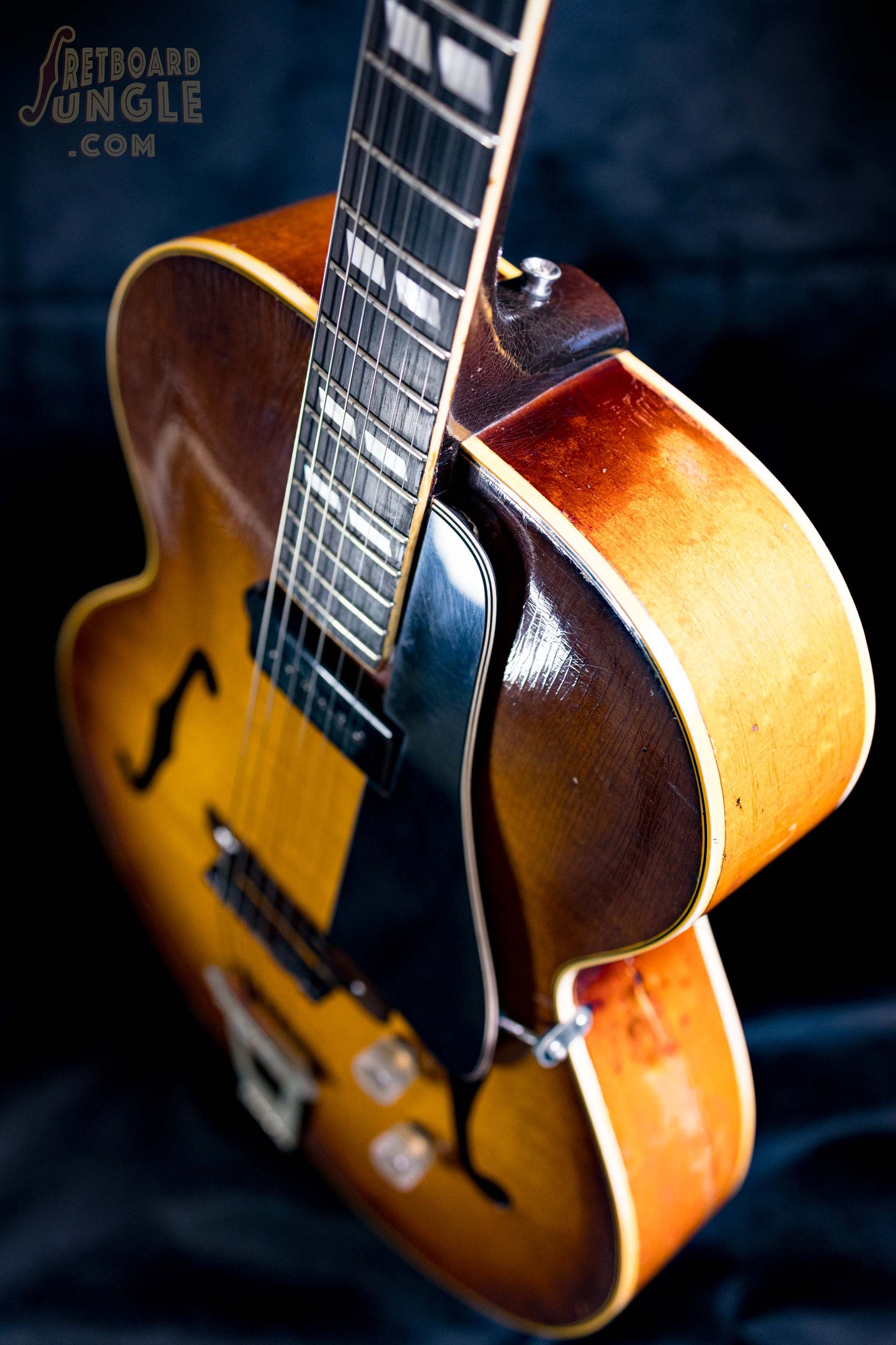 Gibson ES-300 Hollow Body Guitar | Cremona Burst | USA | 1946