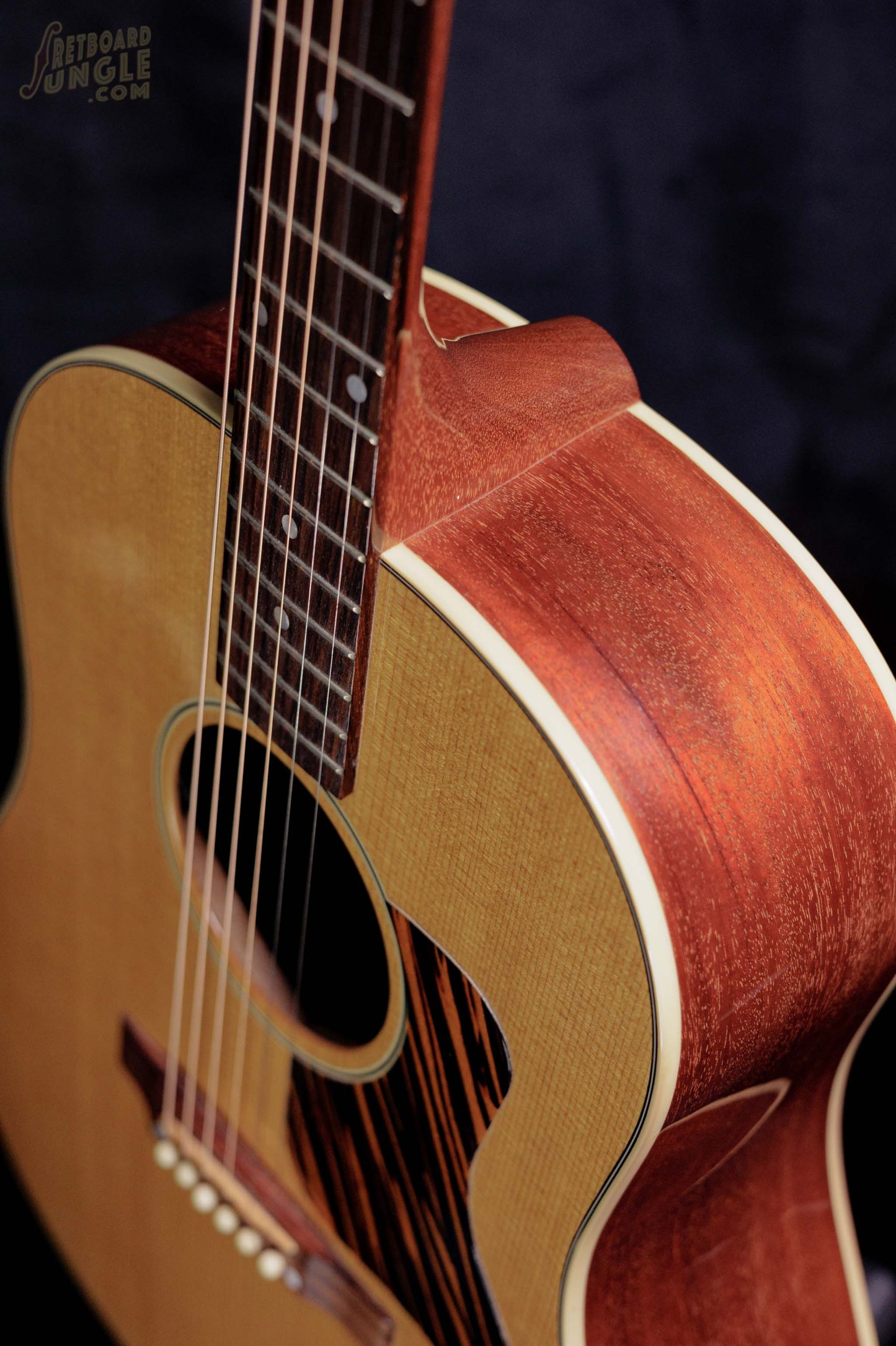Gibson J-35 | Natural | USA | 2013