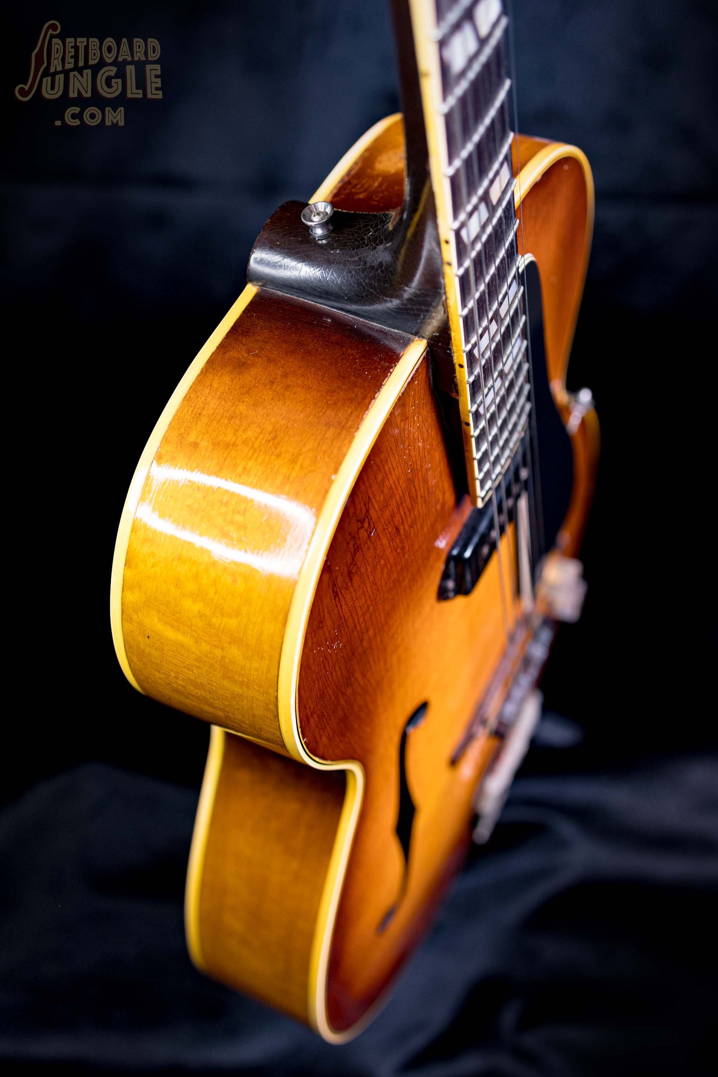 Gibson ES-300 Hollow Body Guitar | Cremona Burst | USA | 1946